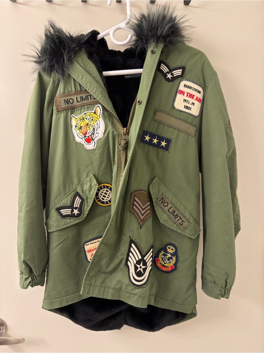 Zara Women’s Green Military Parka Jacket Faux Fur Hood Patch Embroidered Coat